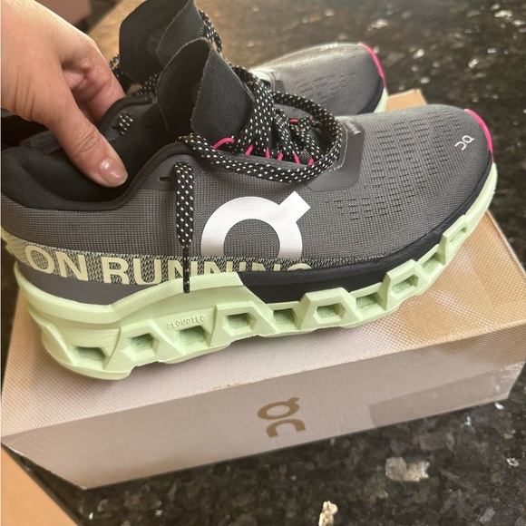 Cloud Monster 2 / On Running Charcoal and Mint Shoes - Picture 2 of 6